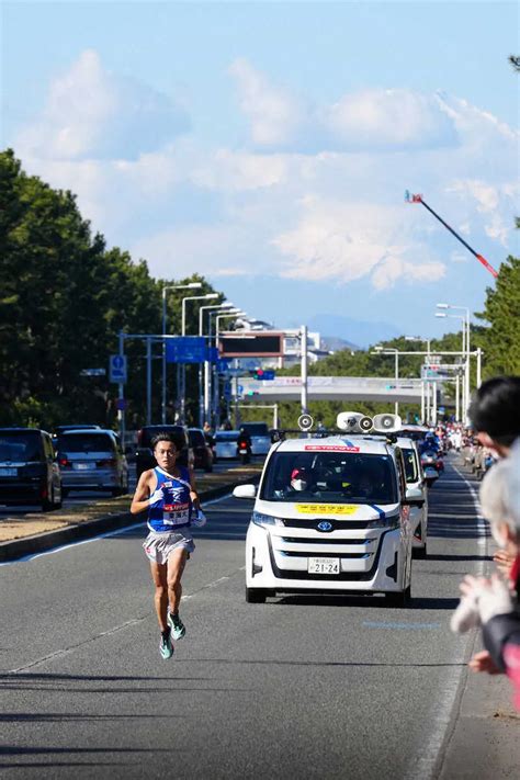 ＜第99回箱根駅伝復路＞富士山を背に力走する東海大8区の神薗（撮影・会津 智海） ― スポニチ Sponichi Annex スポーツ