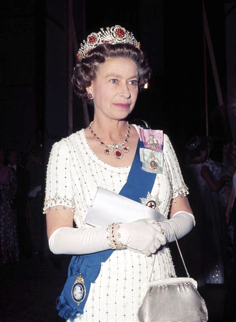 Queen Elizabeth Cymoncoirrin