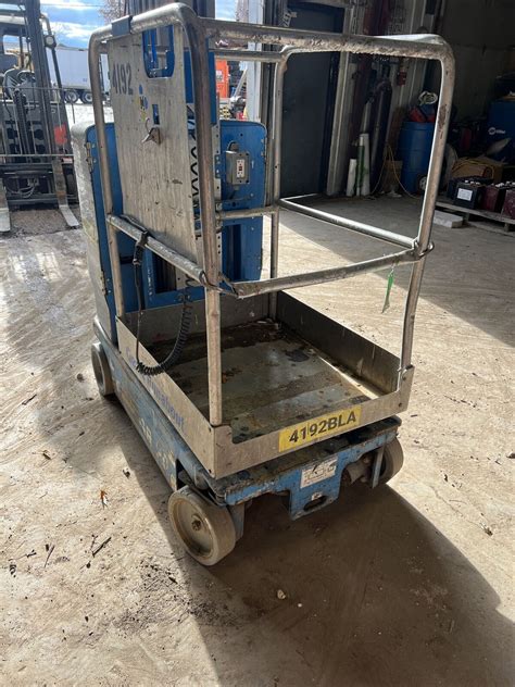 2013 GENIE GR20 20 ELECTRIC RUNABOUT SCISSOR VERTICAL MAST DRIVABLE