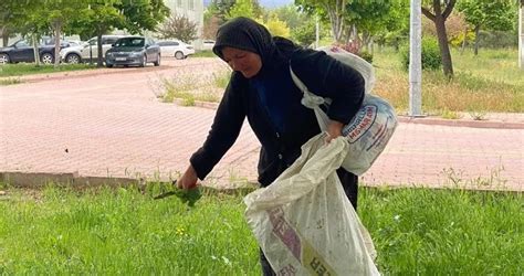 Kanser Hastası Oğlunun Tedavi Parasını Kaybetti Para çöp Kutusunda Bulundu Yaşam Haberleri