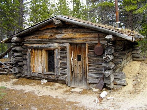 Trappers Cabin Small Log Cabin Log Cabin Rustic Cabins In The Woods