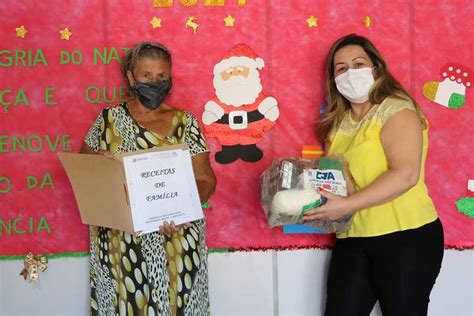 Assistência Social Entrega Kits De Natal Para 907 Famílias Votunews A Notícia Em Primeiro Lugar