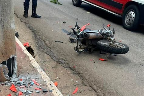 Rapaz Morre Ap S Bater Moto Em Poste Na Br Em Pitangui