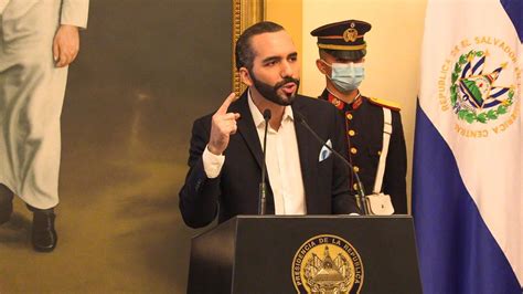 Pese a que la actual constitución lo prohíbe Nayib Bukele anunció que