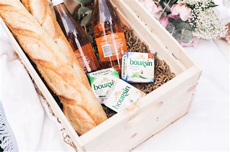 Romantic Chic Picnic In The Park With Boursin Dine And Fash