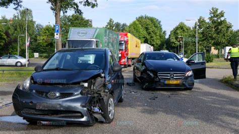 Autos Botsen In Enschede Vrouw Naar Het Ziekenhuis — 112twentenl