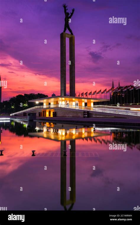 Liberation Monument In Liberation Square Hi Res Stock Photography And