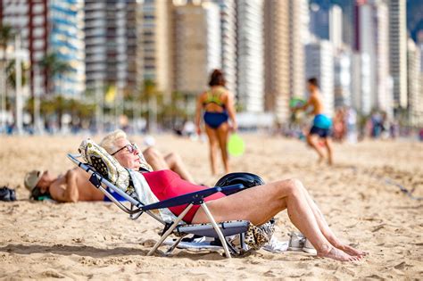 Ambiente Tur Stico Y Buen Tiempo En Benidorm El D A De La Constituci N