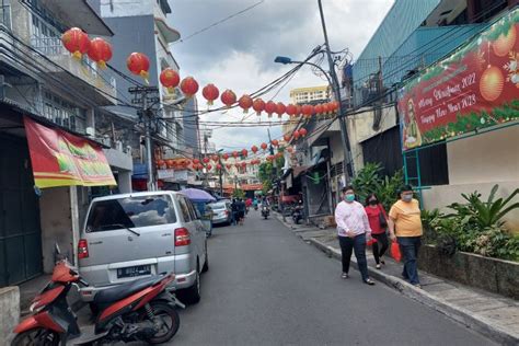 Warga Antusias Sambut Imlek Di Kawasan Petak Sembilan Jakarta Barat