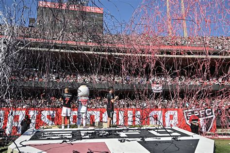 As Melhores Fotos Da Apresenta O De James Rodr Guez E Lucas Moura