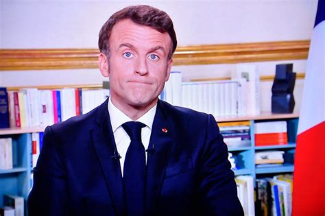 Retraites Emmanuel Macron donne le cap pour 2023 les syndicats à