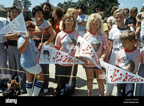 Elvis Presley Funeral Memphis Tennessee Usa 18th August 1977