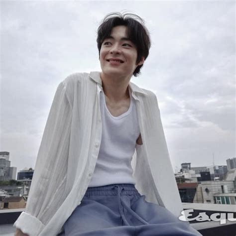 song geon hee  berangkat wajib militer awal desember