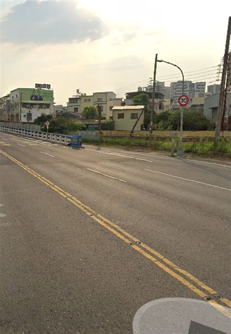 高雄岡山嘉新西路陸橋「限速20」 網友炸鍋：罰單陷阱用牽的都超速