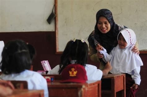 Pengertian Pendidik Tugas Hak Dan Kewajibannya Menurut Undang Undang