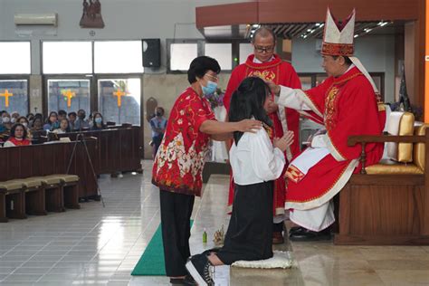 Penerimaan Sakramen Krisma Paroki Katedral Kristus Raja Purwokerto