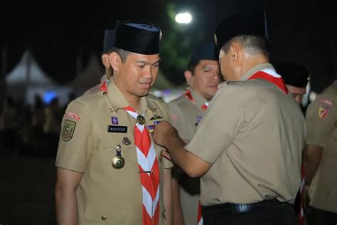 Masykur Tarmizi Terima Lencana Darma Bakti Dari Ketua Kwarnas Gerakan