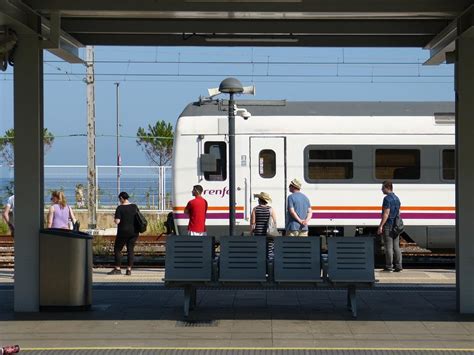 Renfe emite 205 000 abonos gratuitos para Cercanías y MD de Andalucía