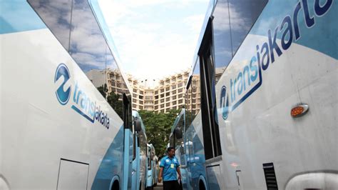 foto kopaja terintegrasi bisa dinaiki  halte transjakarta