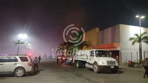 Voraz Incendio Acaba Con Arteli Norte Y Almacenes Ibarra Vista Press