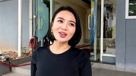 Baper Wika Salim Menangis Disebut Penyanyi Tanpa Karya Dan Prestasi