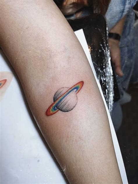 Lindos Tatuajes Para Llenar De Color Tu Piel Tatuaje De Planetas