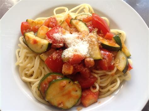 Spaghetti Mediterran Mit Zucchini Und Tomaten Von Jicky Chefkoch De