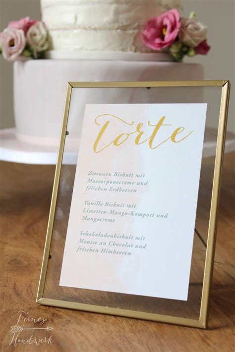 Feines Handwerk Rosa melierter Semi Naked Cake für perfekte Sommerhochzeit