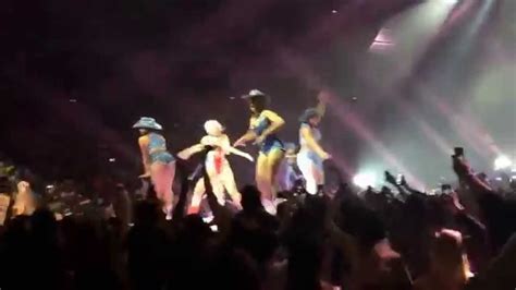 Miley Cyrus Do My Thang Bangerz Tour Toronto March St Youtube