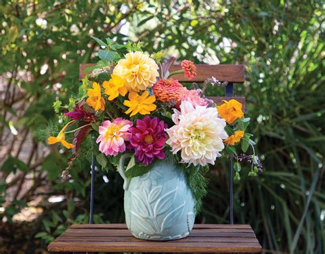 Our Favorite Dahlia Arrangements - Flower Magazine