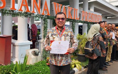 Terima Penghargaan Di Istana Wapres Pj Bupati Hasil Kerja Keras