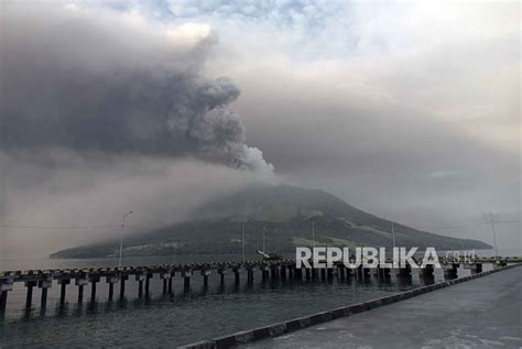 Pvmbg Status Gunung Ruang Turun Ke Level Siaga Republika Online