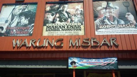 Warung Misbar Malam Mingguan Di Bandung Bisa Nonton Film Jadul Pakai