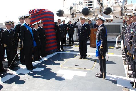 Passaggio Di Consegne Alla Guida Della Nave Peluso Il Nuovo Comandante