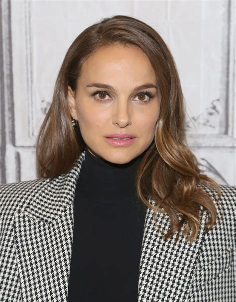 Stylists are arguing over square face shapes and hairstyles 33