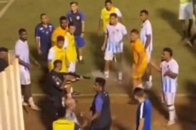 Cena forte policial dá tiro de bala de borracha em goleiro Esporte