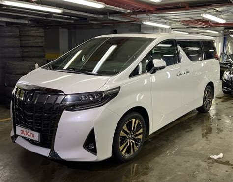 Toyota Alphard Iii At