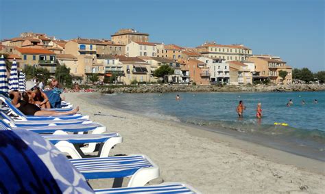 La plage de l'Ile Rousse - Photo de L'Ile Rousse - LES PIGEONS VOYAGEURS EN CORSE