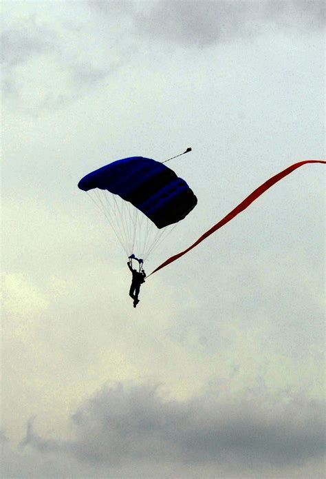 Usafa Wings Of Blue Parachute Team Glide In The Dover Skies Dover Air