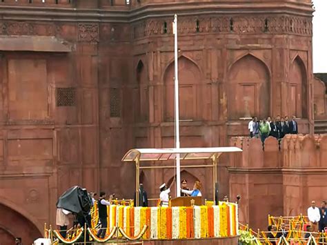 Pm Narendra Modi Hoists Tiranga At Red Fort On 78th Independence Day