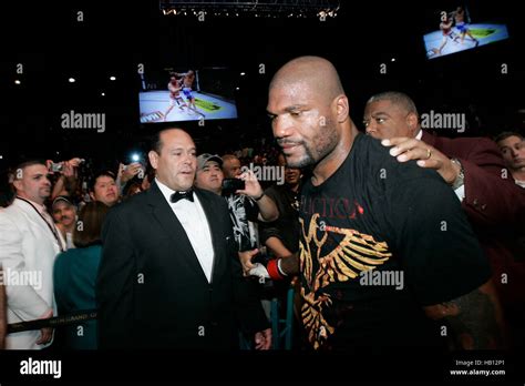 Ufc Fighter Quinton Rampage Jackson Leaves The Octagon After Losing