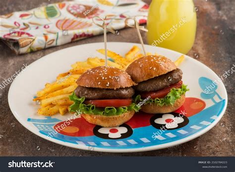 12787 Burger Kids Images Stock Photos And Vectors Shutterstock