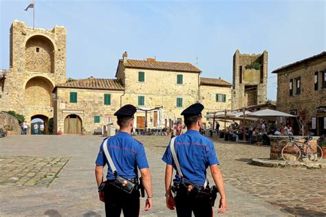 Furto In Abitazione Sorpreso Dagli Inquilini Arrestato Dai Carabinieri