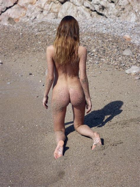 Teen Cutie Kylie Naked Beach Stroll Kylie Beach 21 32090145197 O Porno Photo