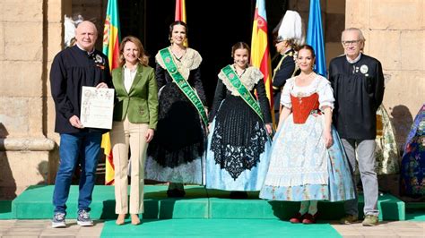 La Plaza Mayor acoge la recepción de las delegaciones invitadas y la