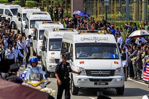 Victims’ remains from Malaysia Airlines Flight 17 return home - The ...