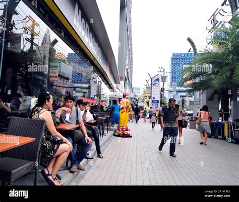 The Platinum Fashion Mall On Phetchaburi Road In Bangkok Thailand