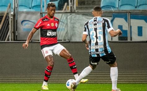 Flamengo Atualiza Situa O De Bruno Henrique E Confirma Les O Na