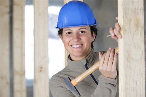 Retrato De Um Carpinteiro Feminino Adulto Vetor Fundo E Imagem Para