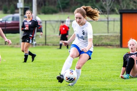 Fenton Soccer Earns Two Weekday Victories Sports Coverage For Fenton